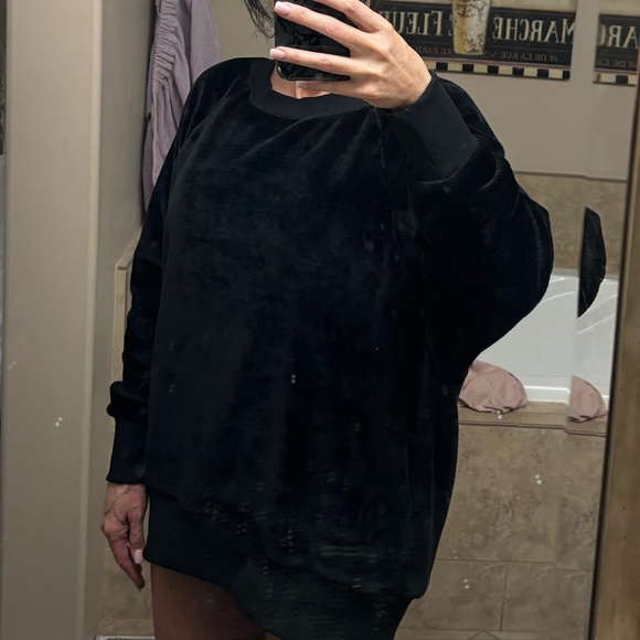 So - Cozy Faux Fur Sweatshirt - SZ. L - Picture 1 of 8